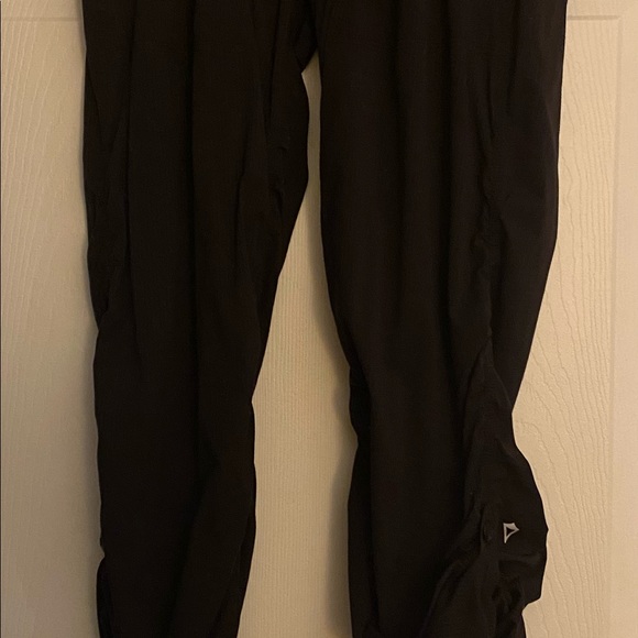 Avviva girls studio pants. Slight piling on set and waistband. Smoke free - Picture 3 of 4